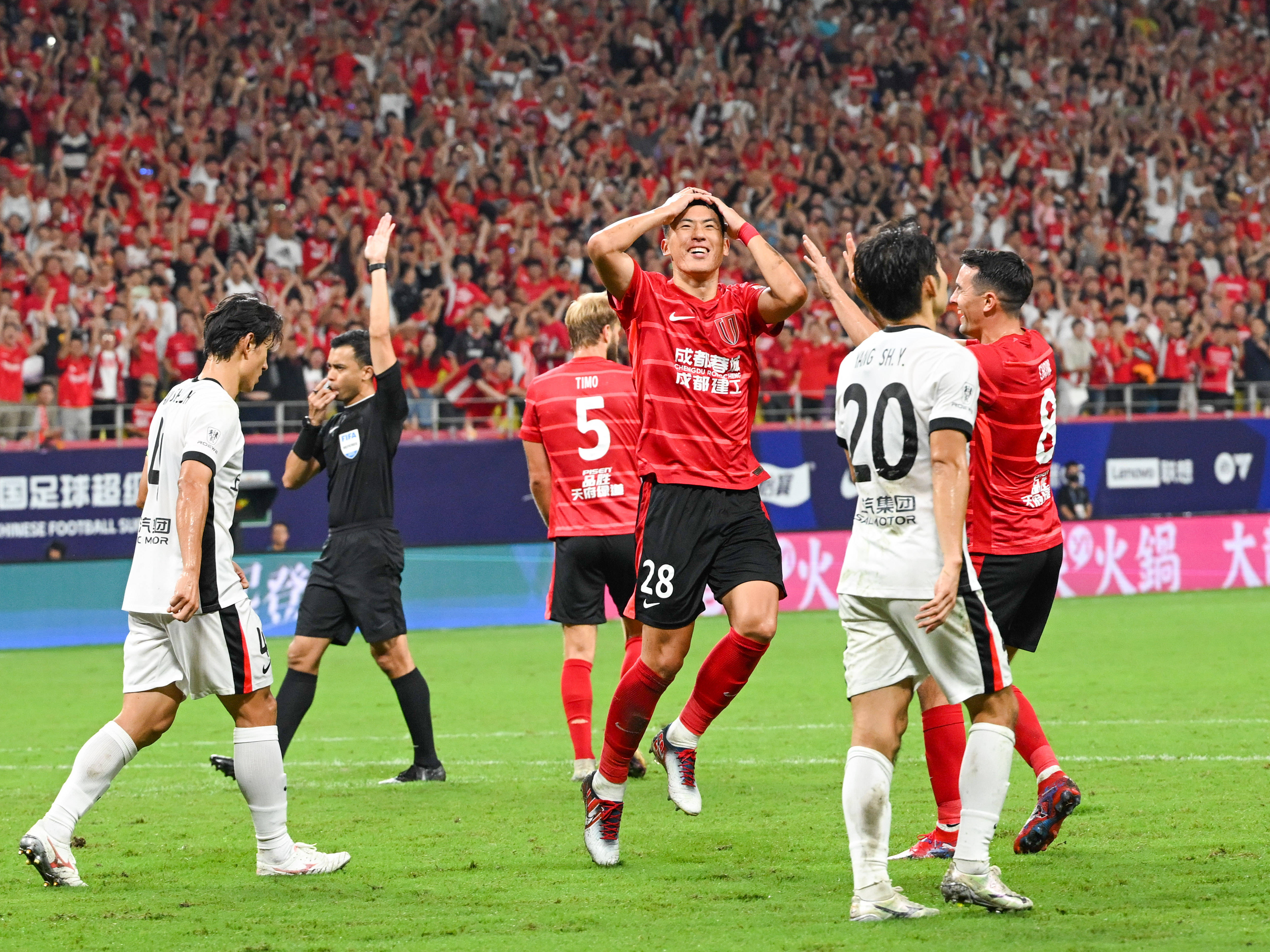 清晨中超焦点战,成都蓉城更衣室发声,震撼外界,临场指挥获称赞 清晨中超焦点战,成都蓉城更衣室发声,震撼外界,临场指挥获称赞