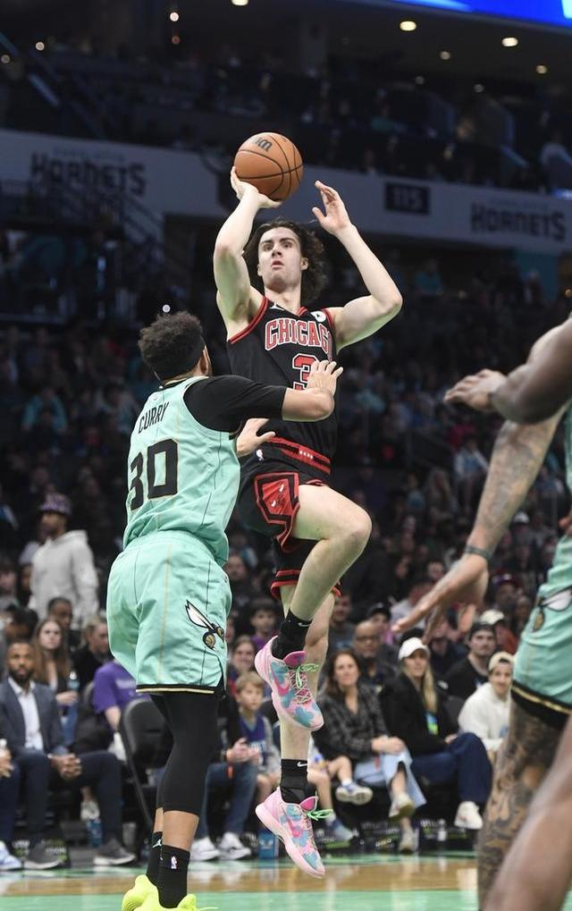 夏洛特黄蜂发布备战花絮，冲刺阶段内部沟通，欧联任务艰巨，数据趋势出现新变化的简单介绍-开云官网